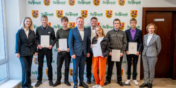 Marijampolėje pagerbtas gabus jaunimas: įteiktos vardinės stipendijos siekiantiems žinių