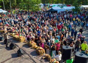 „Zanavykų obuolinės“ nuaidėjo - su bendryste, kūryba ir rudens gausa!