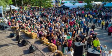 „Zanavykų obuolinės“ nuaidėjo - su bendryste, kūryba ir rudens gausa!