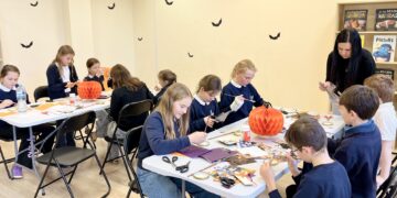 Šakių bibliotekoje šurmuliavo kūrybinės Helovyno tematikos edukacijos moksleiviams