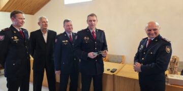 Šakių priešgaisrinė gelbėjimo tarnyba atsisveikino su su ilgamečiu vadovu