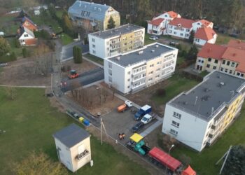 Lekėčiuose baigiami daugiabučių automobilio stovėjimo aikštelių atnaujinimo darbai