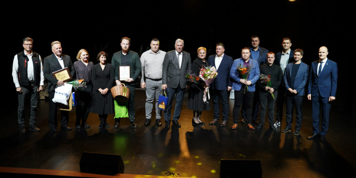 Vilkaviškio rajono žemdirbiai susibūrė į tradicinę šventę „Rudens prijuostė 2025“