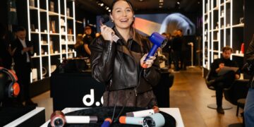 Kai technologijos pakviečia švęsti: į didžiausio Lietuvoje „d.one“ salono atidarymą rinkosi garsūs žmonės