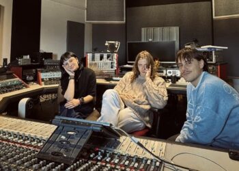 Iš kairės Eva Senkutė ir grupės „Abudu“ nariai