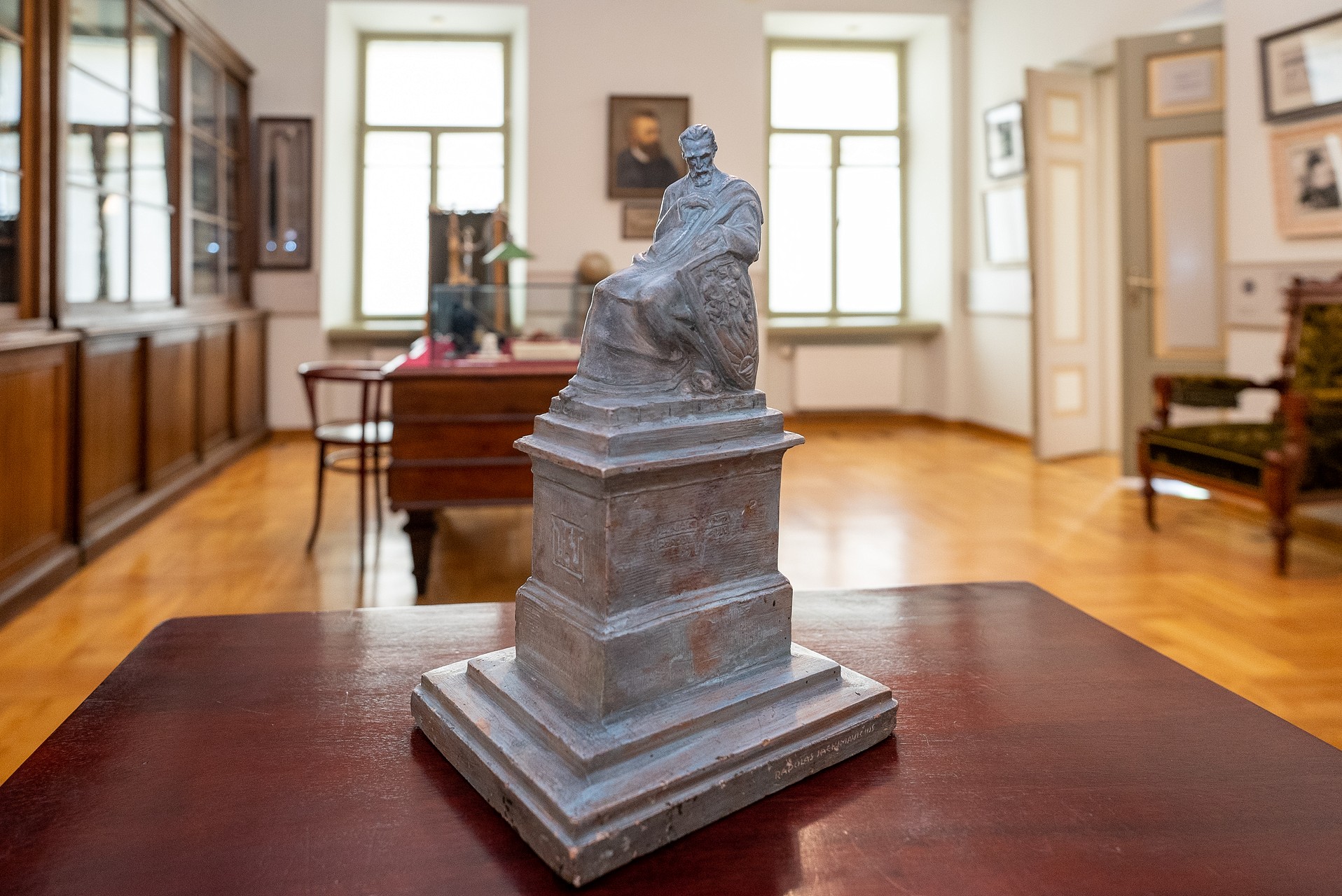 Jono Basanavičiaus skulptūra. LNM Signatarų namai. 