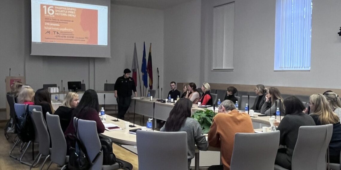 Šakių rajono savivaldybėje surengta konferencija skirta visuomenės švietimui ir smurto atpažinimui