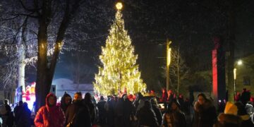 Kybartuose nušvito Kalėdų eglutė