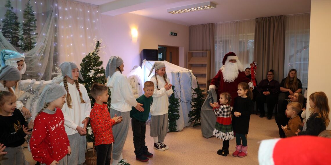 Sasnavoje įvyko jauki šventė vaikams – „Susitikimas su Kalėdų seneliu“
