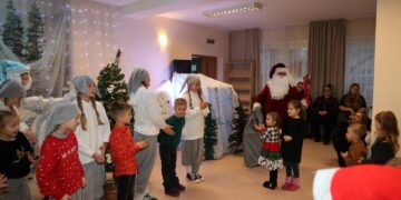 Sasnavoje įvyko jauki šventė vaikams – „Susitikimas su Kalėdų seneliu“