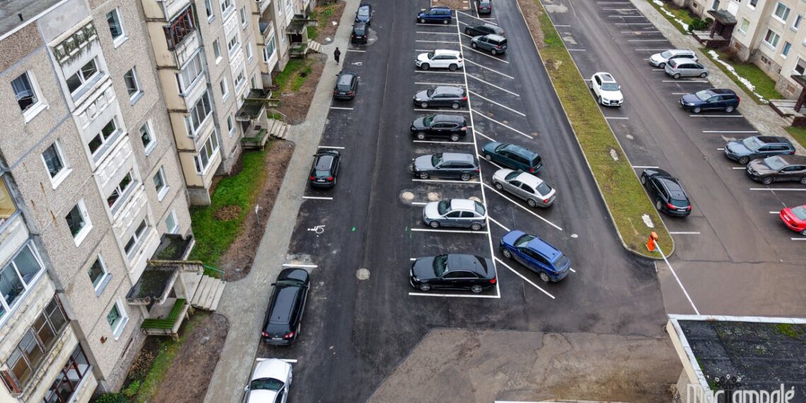 Dar daugiau vietos automobiliams – baigti dviejų aikštelių atnaujinimo darbai