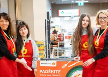 Tūkstančiai savanorių kviečia prisidėti: šį savaitgalį parduotuvėse vyks „Maisto banko“ akcija