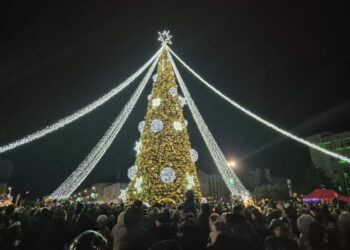 Marijampolėje nušvito pagrindinė miesto eglė