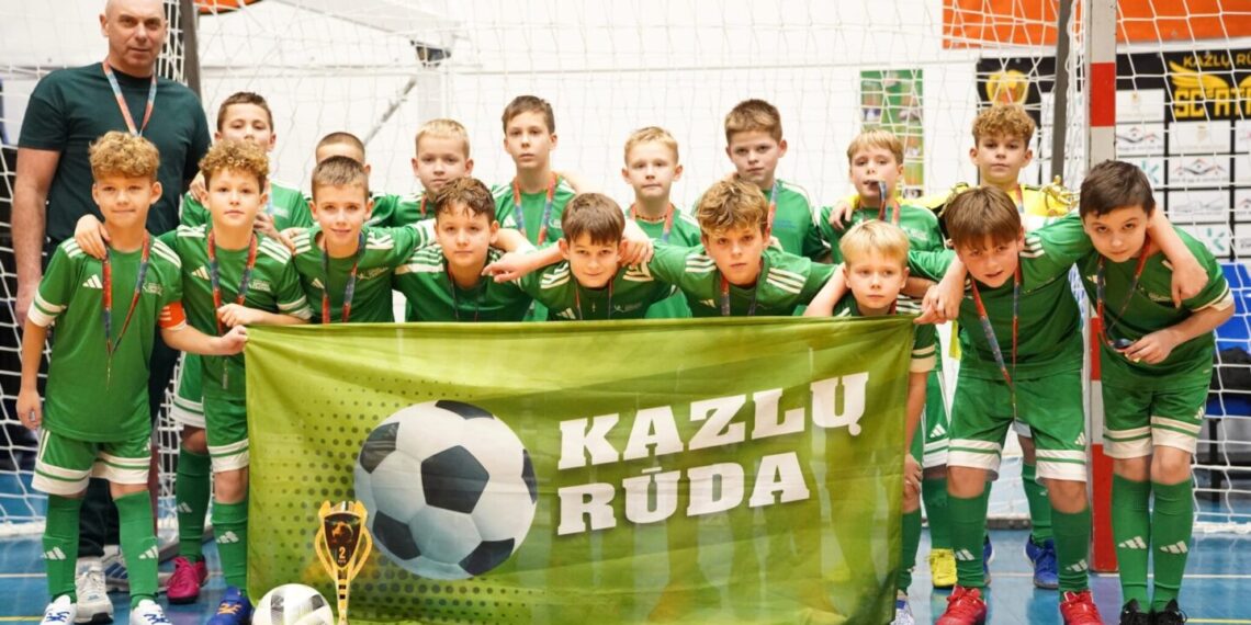 Vaikų salės futbolo turnyre „Sporto centro Taurė‘ 2025“ kazlųrūdiečiai iškovojo antrąją vietą