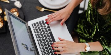 Šviestuvų parduotuvė internetu: ką būtina žinoti prieš renkantis apšvietimą namams internetu?