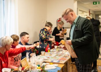 Kai kūryba vienija: Marijampolėje surengta kalėdinė rankdarbių mugė
