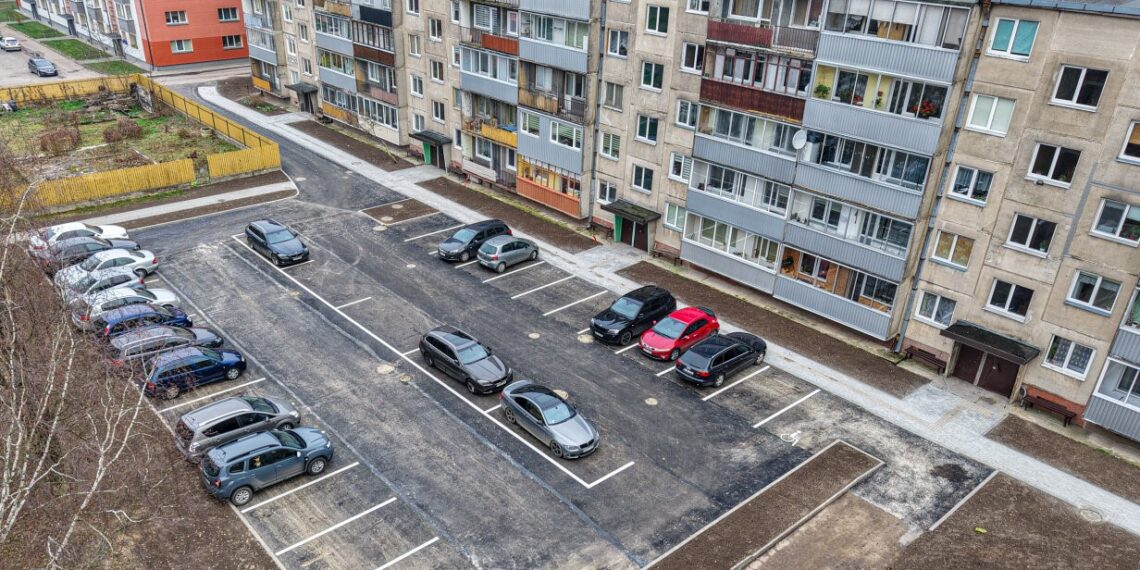 Atnaujintos automobilių stovėjimo aikštelės Draugystės ir Kauno gatvėse