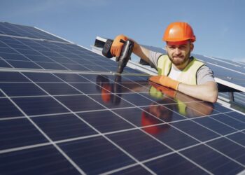 Kiek galite sutaupyti įsirengę saulės elektrinę? Apskaičiuokite dabar