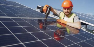 Kiek galite sutaupyti įsirengę saulės elektrinę? Apskaičiuokite dabar