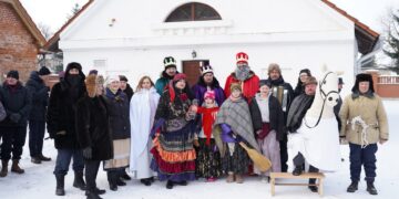 Paežerių dvaro ledainėje vyko tradicinė Šyvio šokdinimo popietė