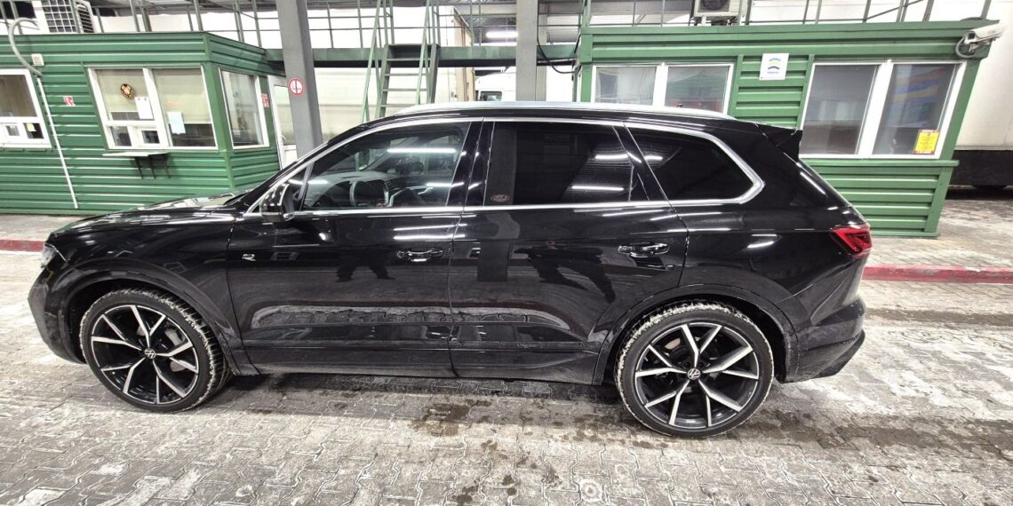 VSAT pareigūnai sulaikė ruso vairuotą automobilį „Volkswagen Touareg“, kurio ieško Interpolas