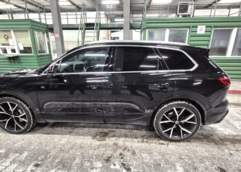 VSAT pareigūnai sulaikė ruso vairuotą automobilį „Volkswagen Touareg“, kurio ieško Interpolas