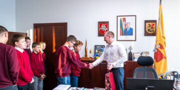 Marijampolės savivaldybės administracijoje apsilankė 6-okai iš Marijampolės Jono Totoraičio progimnazijos
