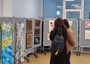 Draugystės bibliotekoje – Marijampolės savivaldybės neįgaliųjų draugijos rankdarbių ir dizaino studijos „Fantazija" kūrybinių darbų paroda