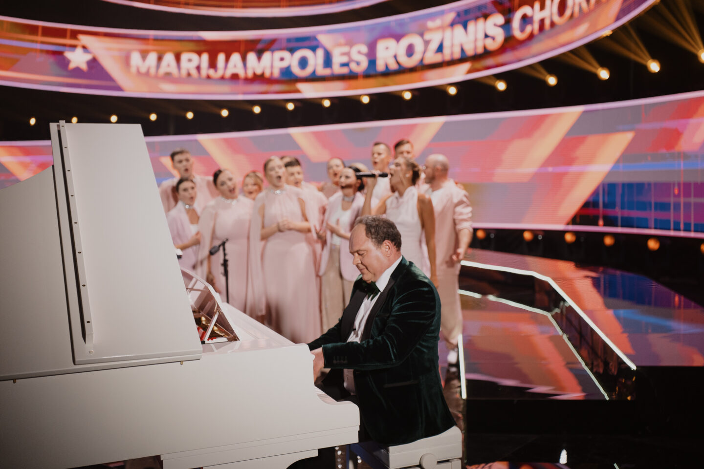 Marijampolės „Rožinis“ choras su Paulina Paukštaityte