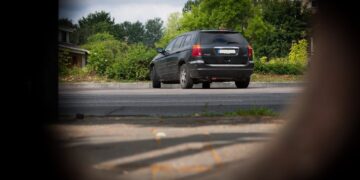 Pradėtas ikiteisminis tyrimas dėl VMI vykdytos prekybos konfiskuotais automobiliais