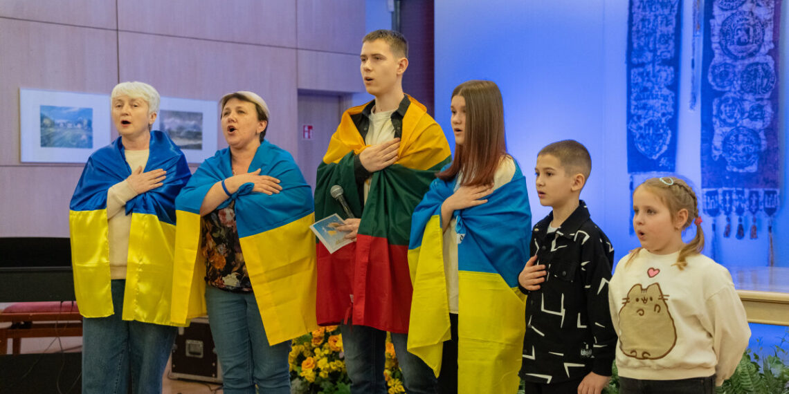 Marijampolėje penktą kartą organizuotas Ukrainos solidarumo renginys „Laisvė šviečia 2026 Marijampolė“