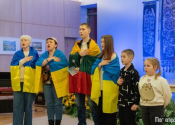 Marijampolėje penktą kartą organizuotas Ukrainos solidarumo renginys „Laisvė šviečia 2026 Marijampolė“