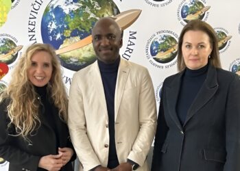 Rimanto Stankevičiaus progimnazijoje lankėsi Tarptautinio bakalaureato (IB) konsultantas dr. Lawrence Mayak