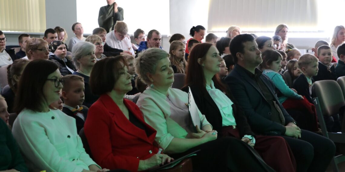 Jungėnų pagrindinė mokykla paminėjo 50-metį ir Kovo 11-ąją