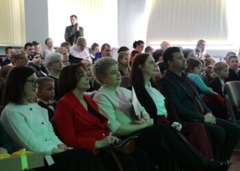 Jungėnų pagrindinė mokykla paminėjo 50-metį ir Kovo 11-ąją