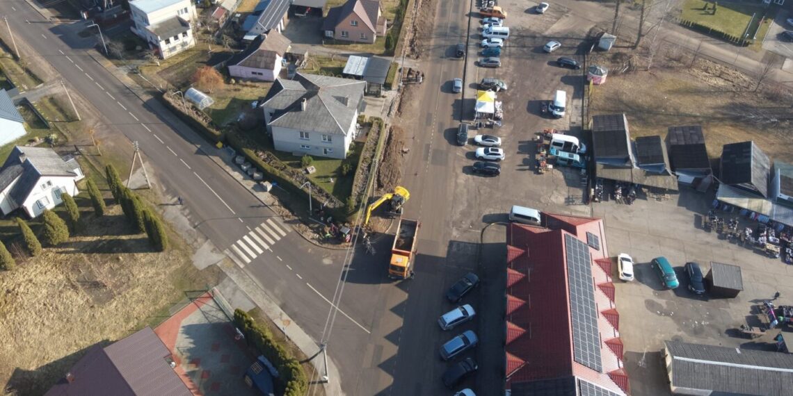 Šakiuose modernizuojama infrastruktūra: Aušros gatvėje tiesiamas pėsčiųjų ir dviračių takas