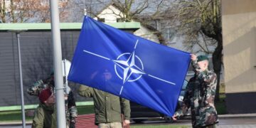 Vilkaviškis ruošiasi Lietuvos narystės NATO sukakčiai: kviečia į iškilmingą vėliavos pakėlimo ceremoniją