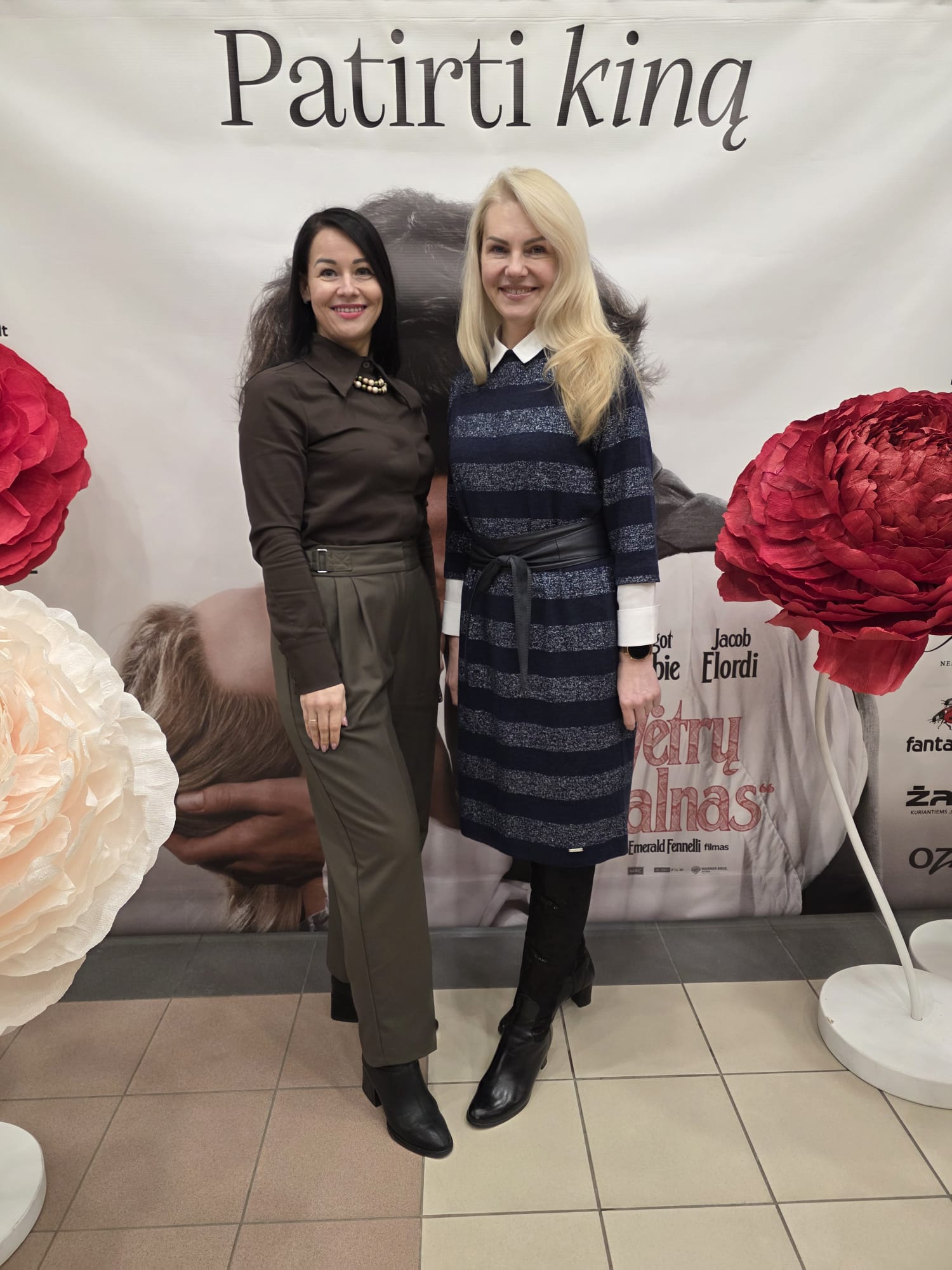 „Spindulio“ kino teatro vadybininkė Aušrinė Šimaitienė ir direktorė Kristina Dobrovolskienė