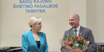 Naujas etapas Švietimo pagalbos tarnyboje: pasveikinta naujoji vadovė