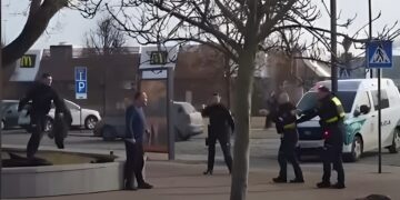 Marijampolėje – pavojingas išpuolis: neblaivus vyras grasino pareigūnėms peiliu