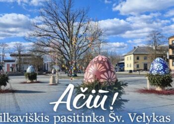 Vilkaviškio dr. Jono Basanavičiaus aikštė pražydo Velykinėmis spalvomis ir dekoracijomis