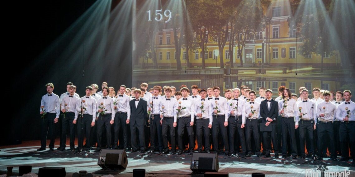 Marijampolės Rygiškių Jono gimnazijos dvyliktokai šventė šimtadienį
