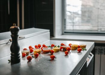 Dantų implantai: 12 klausimų, kuriuos Google užduoda dažniau nei odontologui