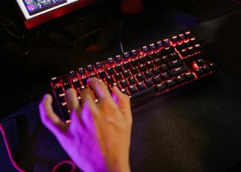 Žaidimų klaviatūros minimalistams – ar mažesnis dizainas gali pagerinti žaidimo kontrolę?