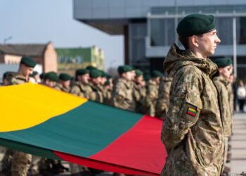 Su trispalvėmis širdyse: Marijampolė iškilmingai paminėjo Kovo 11-ąją