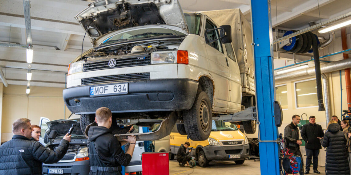 Antro gyvenimo sulaukę Marijampolės savivaldybės automobiliai keliaus į Ukrainą