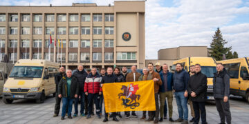 Marijampolė prisideda prie paramos Ukrainai – į karo kamuojamą šalį išvyksta 16 automobilių