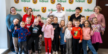 Smalsieji „Pelėdžiukai“ svečiuose pas merą: pažintis su Savivaldybe kupina klausimų ir šypsenų