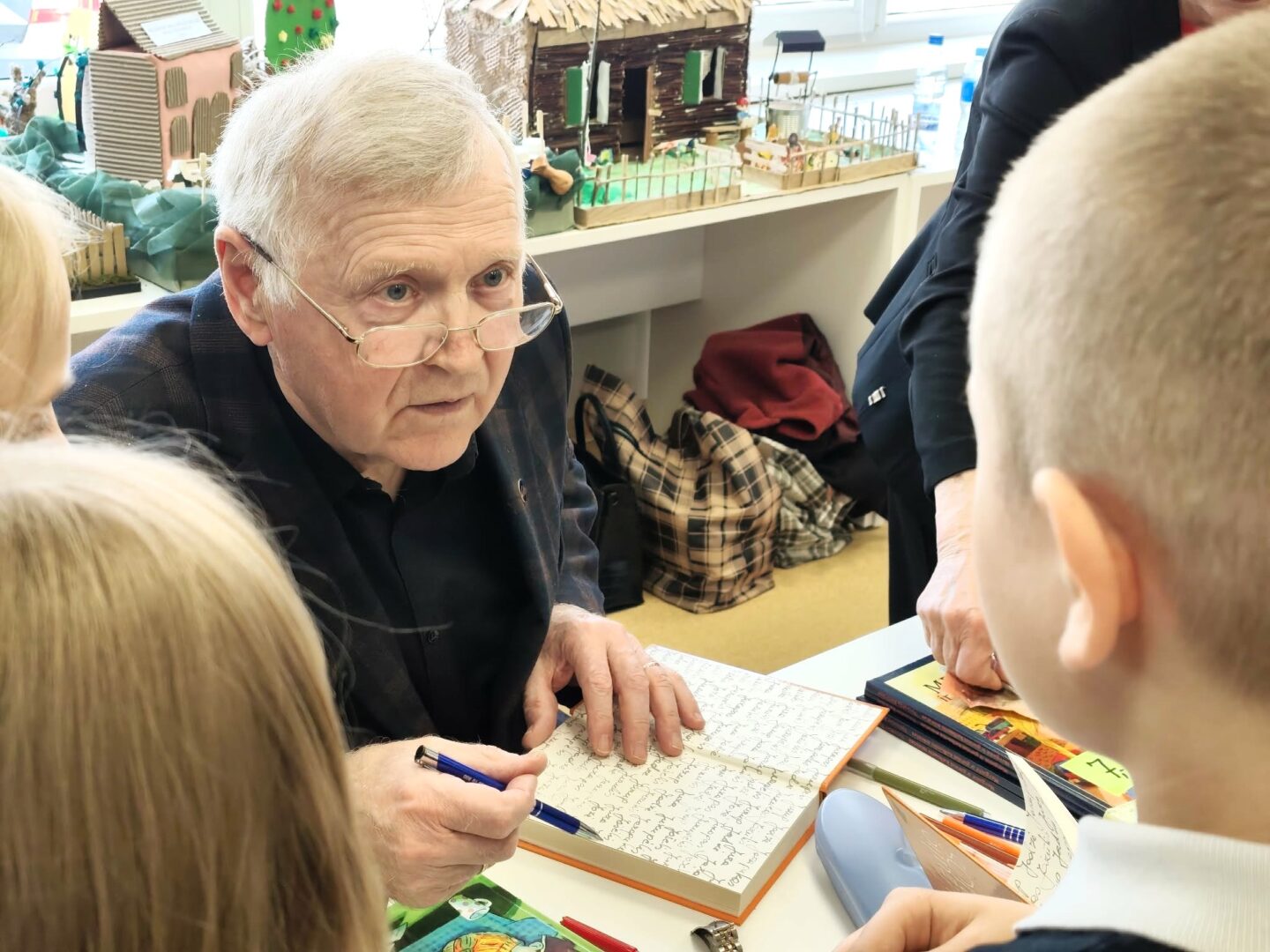 Draugystės bibliotekoje susitikimas su vaikų rašytoju Vytautu Račicku
