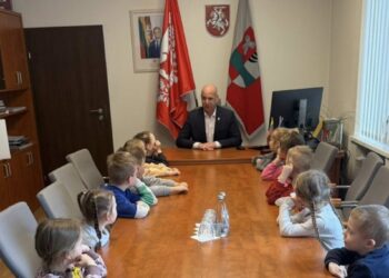 „Zuikučiai“ užėmė mero kėdę: Šakių rajono savivaldybėje šeimininkavo priešmokyklinukai
